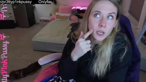Snapshot of pr3ttyp1nkpussy chatting on February 21, 2025, 1:44 am Evangeline Eva Darling online show from February 21, 2025, 1:44 am