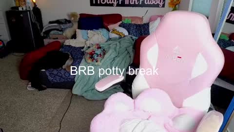 Snapshot of pr3ttyp1nkpussy chatting on December 22, 2025, 2:03 pm Evangeline Eva Darling online show from December 22, 2025, 2:03 pm