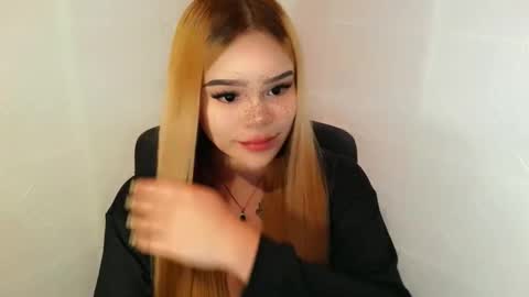 MAXXINE online show from December 4, 2025, 2:04 pm