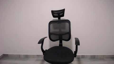 Snapshot of present_the_magic chatting on December 8, 2024, 5:39 am Plux online show from December 8, 2024, 5:39 am