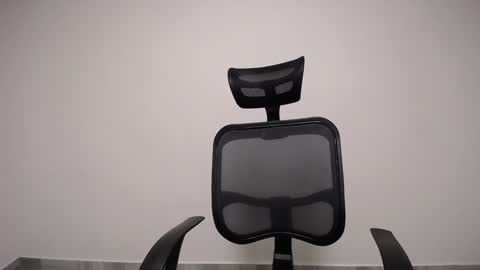 Snapshot of present_the_magic chatting on January 4, 2025, 5:16 am Plux online show from January 4, 2025, 5:16 am