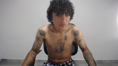 Snapshot of present_the_magic chatting on January 14, 2025, 1:15 am Plux online show from January 14, 2025, 1:15 am