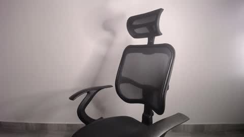 Snapshot of present_the_magic chatting on January 19, 2025, 5:26 am Plux online show from January 19, 2025, 5:26 am