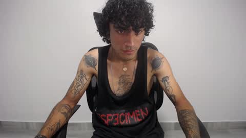 Snapshot of present_the_magic chatting on January 27, 2025, 1:16 am Plux online show from January 27, 2025, 1:16 am