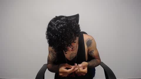 Snapshot of present_the_magic chatting on January 30, 2025, 2:49 am Plux online show from January 30, 2025, 2:49 am