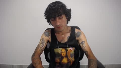 Snapshot of present_the_magic chatting on February 6, 2025, 8:02 pm Plux online show from February 6, 2025, 8:02 pm