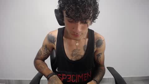 Snapshot of present_the_magic chatting on February 13, 2025, 2:56 am Plux online show from February 13, 2025, 2:56 am