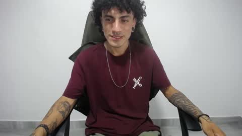 Snapshot of present_the_magic chatting on February 20, 2025, 4:50 am Plux online show from February 20, 2025, 4:50 am