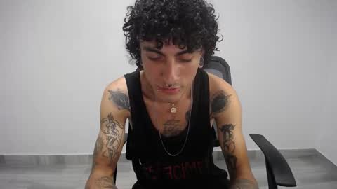 Snapshot of present_the_magic chatting on March 5, 2025, 6:12 am Plux online show from March 5, 2025, 6:12 am