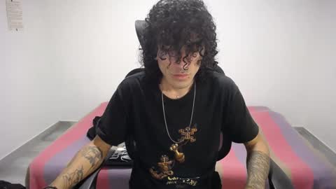 Snapshot of present_the_magic chatting on September 23, 2025, 12:24 am Plux online show from September 23, 2025, 12:24 am