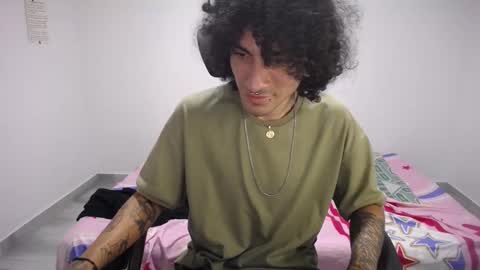 Snapshot of present_the_magic chatting on September 25, 2025, 6:28 am Plux online show from September 25, 2025, 6:28 am