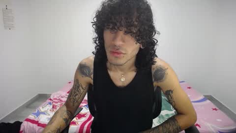 Snapshot of present_the_magic chatting on September 29, 2025, 7:08 pm Plux online show from September 29, 2025, 7:08 pm