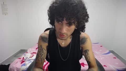 Snapshot of present_the_magic chatting on September 30, 2025, 7:13 am Plux online show from September 30, 2025, 7:13 am