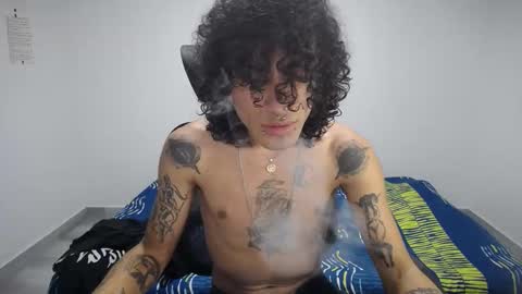 Snapshot of present_the_magic chatting on October 16, 2025, 7:04 pm Plux online show from October 16, 2025, 7:04 pm