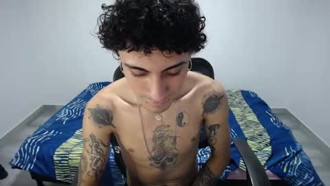 Snapshot of present_the_magic chatting on October 21, 2025, 6:41 pm Plux online show from October 21, 2025, 6:41 pm