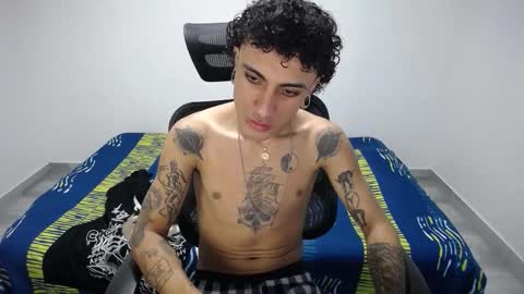 Snapshot of present_the_magic chatting on October 23, 2025, 8:18 pm Plux online show from October 23, 2025, 8:18 pm