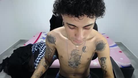 Snapshot of present_the_magic chatting on October 30, 2025, 6:41 pm Plux online show from October 30, 2025, 6:41 pm