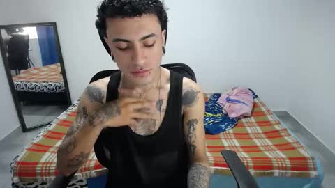 Snapshot of present_the_magic chatting on November 26, 2025, 6:31 pm Plux online show from November 26, 2025, 6:31 pm