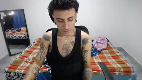 Snapshot of present_the_magic chatting on November 27, 2025, 8:16 am Plux online show from November 27, 2025, 8:16 am