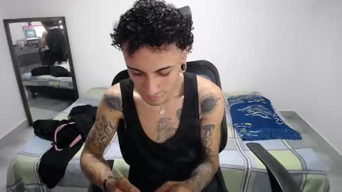 Snapshot of present_the_magic chatting on January 11, 2026, 6:35 pm Plux online show from January 11, 2026, 6:35 pm