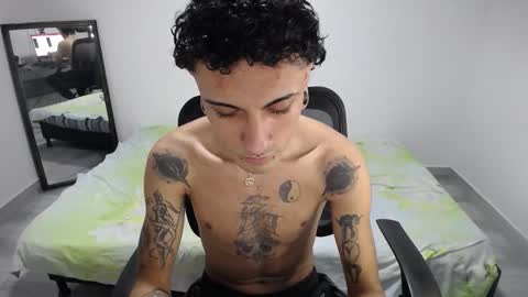 Snapshot of present_the_magic chatting on January 12, 2026, 5:29 pm Plux online show from January 12, 2026, 5:29 pm