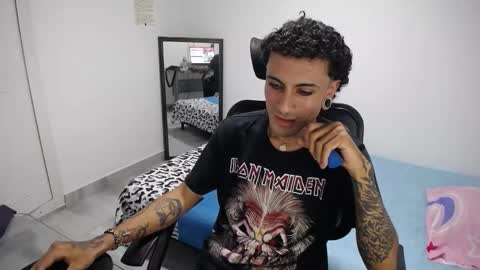 Snapshot of present_the_magic chatting on January 16, 2026, 7:12 am Plux online show from January 16, 2026, 7:12 am