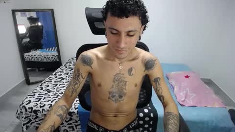 Snapshot of present_the_magic chatting on February 2, 2026, 5:11 pm Plux online show from February 2, 2026, 5:11 pm