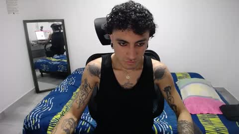 Snapshot of present_the_magic chatting on March 2, 2026, 4:14 am Plux online show from March 2, 2026, 4:14 am