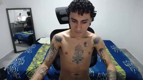 Snapshot of present_the_magic chatting on March 17, 2026, 6:28 am Plux online show from March 17, 2026, 6:28 am