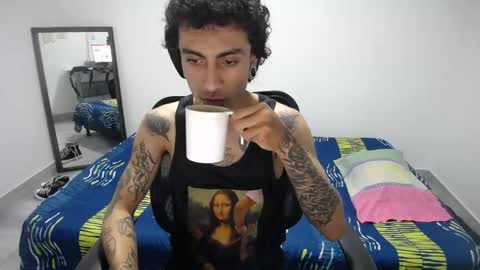 Snapshot of present_the_magic chatting on March 24, 2026, 4:50 am Plux online show from March 24, 2026, 4:50 am