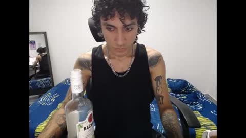 Snapshot of present_the_magic chatting on May 28, 2026, 5:05 am Plux online show from May 28, 2026, 5:05 am