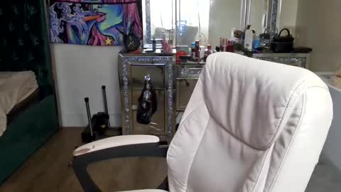 Yasmine pretty online show from January 2, 2025, 4:52 am