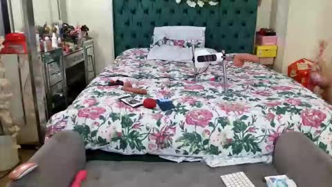 Snapshot of pretty69queen chatting on March 4, 2026, 9:43 pm Yasmine pretty online show from March 4, 2026, 9:43 pm