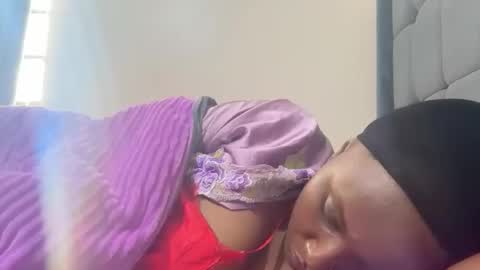 independent model online show from September 23, 2025, 4:59 am