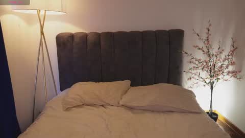 pretty_goddess online show from June 23, 2026, 8:07 pm