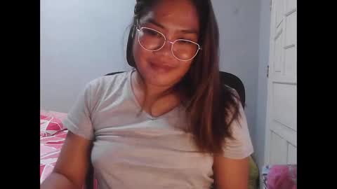 Snapshot of pretty_jewel05 chatting on May 20, 2026, 5:08 pm pretty_jewel05 online show from May 20, 2026, 5:08 pm