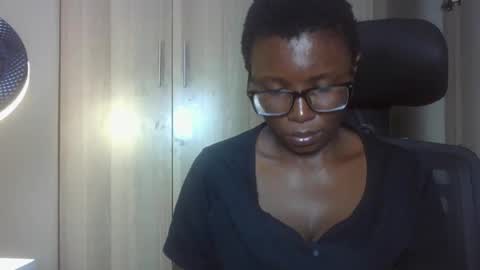 pretty_kemmy online show from September 14, 2025, 3:00 pm