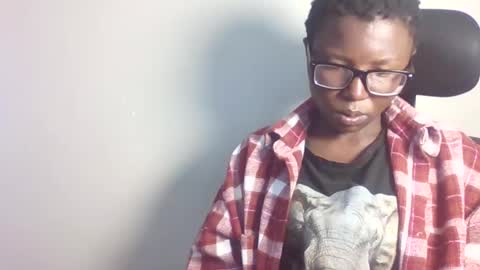pretty_kemmy online show from September 18, 2025, 6:48 am
