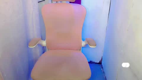 pretty_lady_kitty online show from February 24, 2025, 5:53 pm