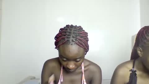 pretty luv1 online show from March 19, 2026, 9:52 pm