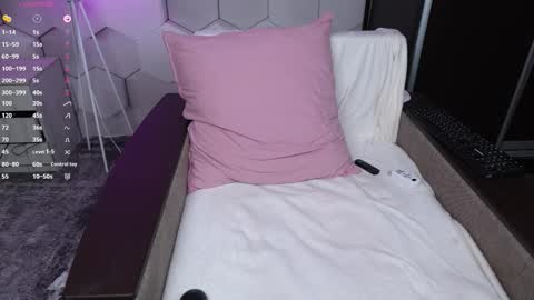 Snapshot of pretty_marta chatting on November 28, 2025, 11:57 am Pretty Marta online show from November 28, 2025, 11:57 am