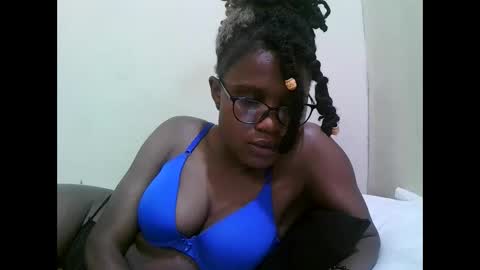pretty_mellan online show from January 26, 2025, 3:58 pm