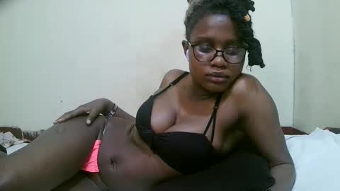 pretty_mellan online show from January 30, 2025, 2:25 pm