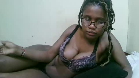 pretty_mellan online show from February 19, 2025, 2:12 pm