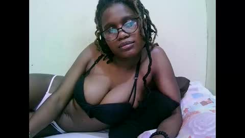 pretty_mellan online show from February 28, 2025, 10:06 pm