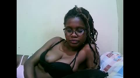 pretty_mellan online show from March 1, 2025, 7:08 am