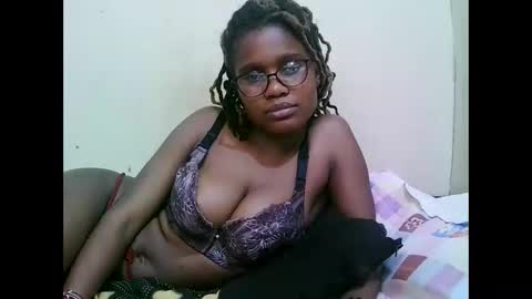 pretty_mellan online show from March 5, 2025, 3:18 pm