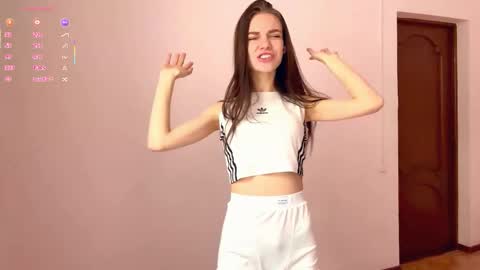 Snapshot of pretty_on_riot chatting on November 14, 2025, 7:40 am Rachel online show from November 14, 2025, 7:40 am