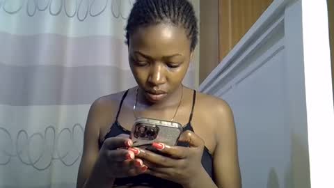 pretty_petite24 online show from January 15, 2025, 12:36 pm