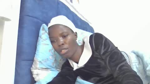 pretty_petite_ebony online show from December 20, 2025, 8:05 pm